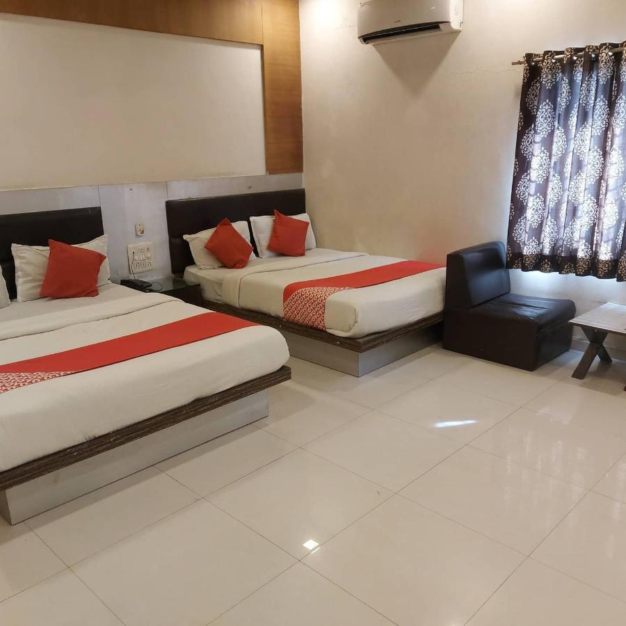 Hotel Shreenath Ahmedabad Exterior foto